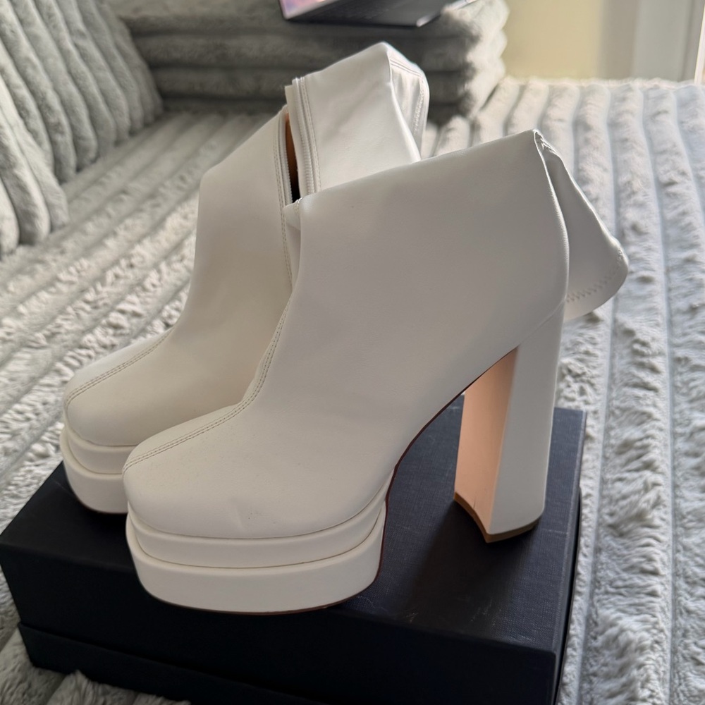 Chic White Platform Heeled Boots
